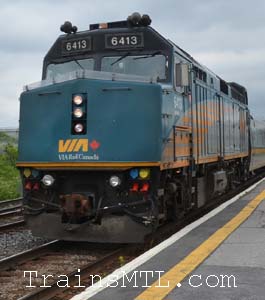 Locomotive VIA6413 left side / coté gauche